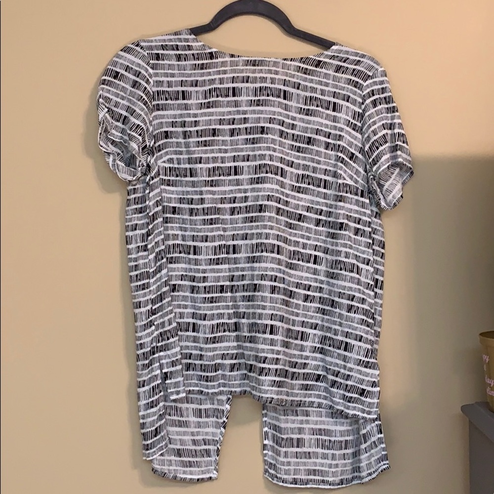 Black and white flowy top